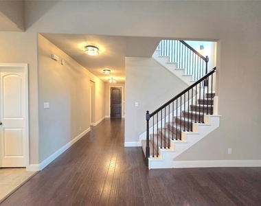6916 Talon Drive - Photo Thumbnail 2