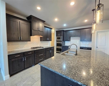 6916 Talon Drive - Photo Thumbnail 10