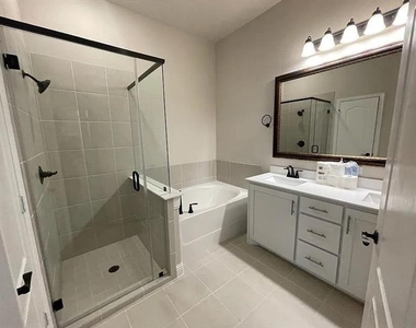 2306 Ranchwood Drive - Photo Thumbnail 18