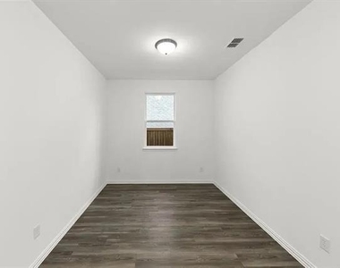 1825 Plymouth Drive - Photo Thumbnail 7