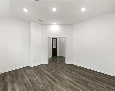 1825 Plymouth Drive - Photo Thumbnail 8
