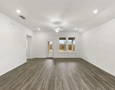 1825 Plymouth Drive - Photo Thumbnail 5