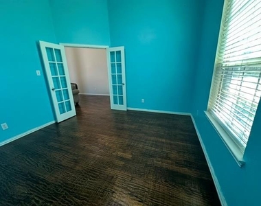 2642 Calmwood Drive - Photo Thumbnail 2