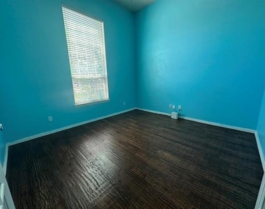 2642 Calmwood Drive - Photo Thumbnail 3
