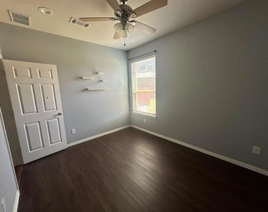 2642 Calmwood Drive - Photo Thumbnail 9