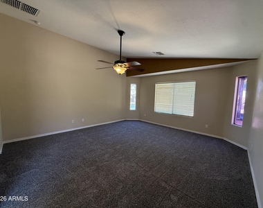 3346 S 256th Drive - Photo Thumbnail 8