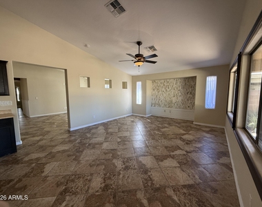 3346 S 256th Drive - Photo Thumbnail 3