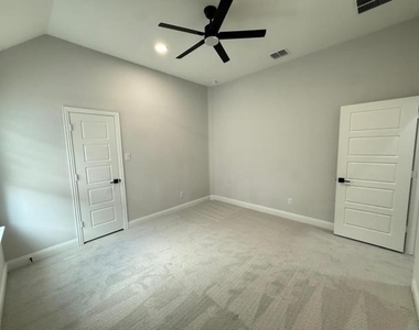 10678 Grayhead Drive - Photo Thumbnail 21