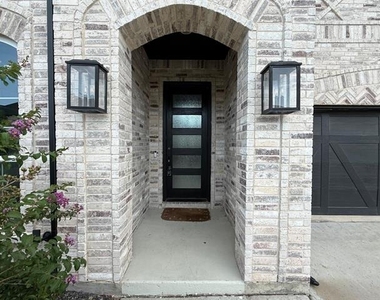 10678 Grayhead Drive - Photo Thumbnail 2