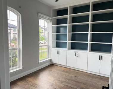 10678 Grayhead Drive - Photo Thumbnail 3