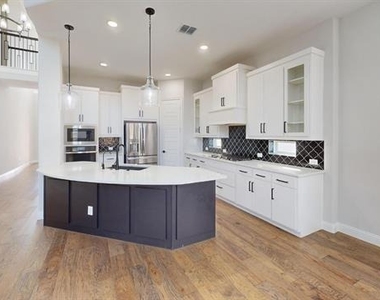 10678 Grayhead Drive - Photo Thumbnail 10