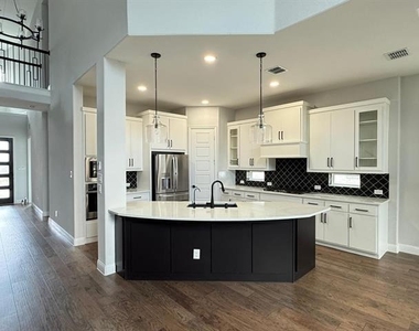 10678 Grayhead Drive - Photo Thumbnail 6