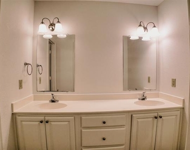 1708 S Waco Street - Photo Thumbnail 25