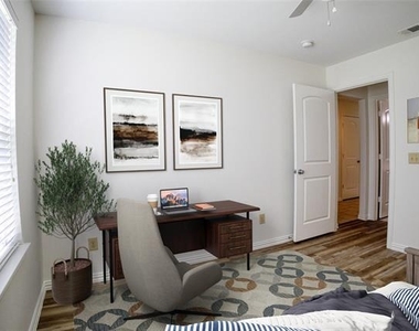 1708 S Waco Street - Photo Thumbnail 2