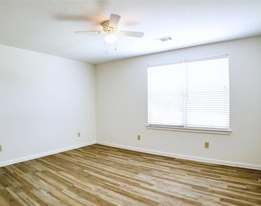 1708 S Waco Street - Photo Thumbnail 22