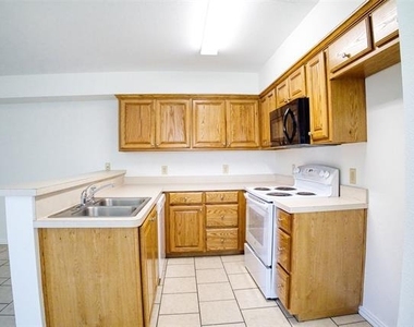 1708 S Waco Street - Photo Thumbnail 10
