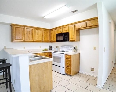 1708 S Waco Street - Photo Thumbnail 9