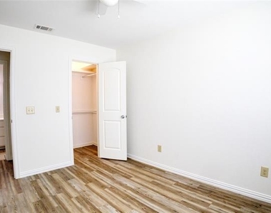 1708 S Waco Street - Photo Thumbnail 4