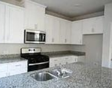 1012 Portina Drive - Photo Thumbnail 9