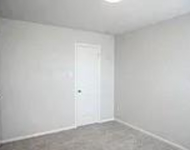 1012 Portina Drive - Photo Thumbnail 13