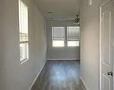 1012 Portina Drive - Photo Thumbnail 11
