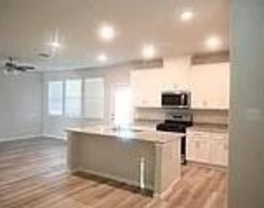 1012 Portina Drive - Photo Thumbnail 10