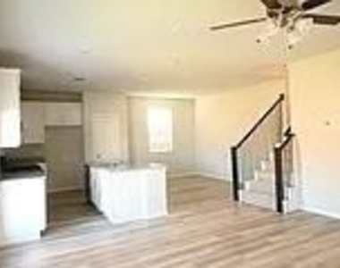 1012 Portina Drive - Photo Thumbnail 7