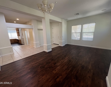 9506 E Mohawk Lane - Photo Thumbnail 5