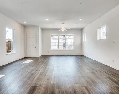 6205 Queens Path - Photo Thumbnail 7