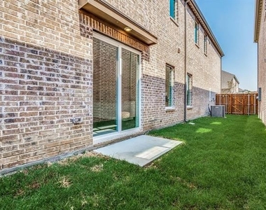 6205 Queens Path - Photo Thumbnail 29