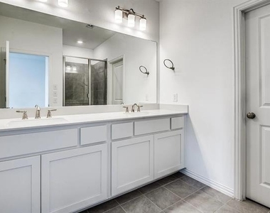 6205 Queens Path - Photo Thumbnail 19