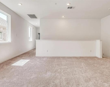 6205 Queens Path - Photo Thumbnail 16