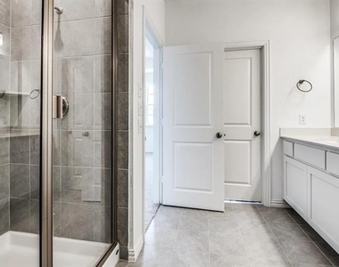 6205 Queens Path - Photo Thumbnail 23