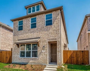6205 Queens Path - Photo Thumbnail 2