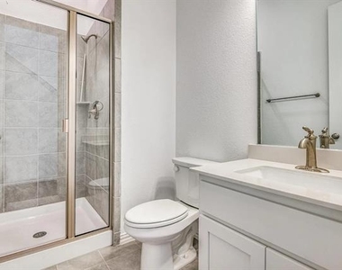6205 Queens Path - Photo Thumbnail 24
