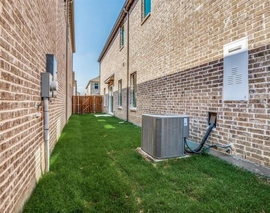 6205 Queens Path - Photo Thumbnail 28