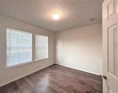 4108 Milestone Court - Photo Thumbnail 13