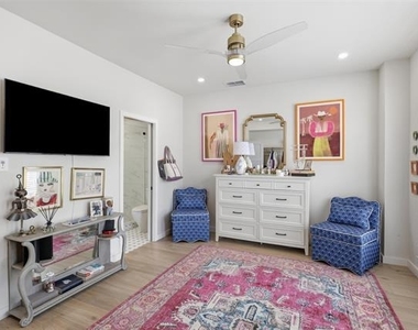 4517 Holland Avenue - Photo Thumbnail 5
