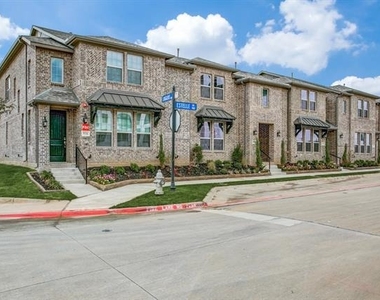 935 Ponds Edge Lane - Photo Thumbnail 2