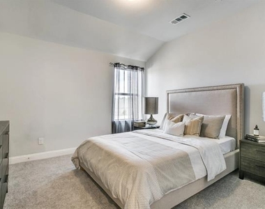 935 Ponds Edge Lane - Photo Thumbnail 28