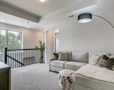 935 Ponds Edge Lane - Photo Thumbnail 20
