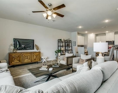 935 Ponds Edge Lane - Photo Thumbnail 13