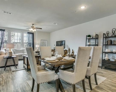935 Ponds Edge Lane - Photo Thumbnail 14
