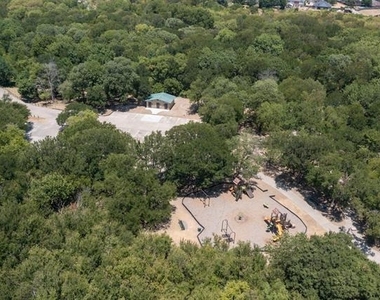 4729 Woodhaven Lane - Photo Thumbnail 7