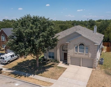 4729 Woodhaven Lane - Photo Thumbnail 4
