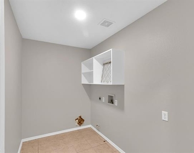 4729 Woodhaven Lane - Photo Thumbnail 35