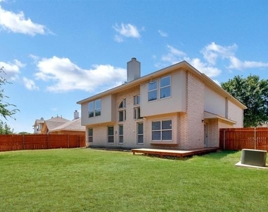 4729 Woodhaven Lane - Photo Thumbnail 10