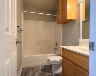 605 N Avenue D - Photo Thumbnail 5