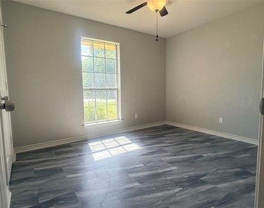 605 N Avenue D - Photo Thumbnail 7
