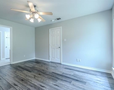 605 N Avenue D - Photo Thumbnail 9